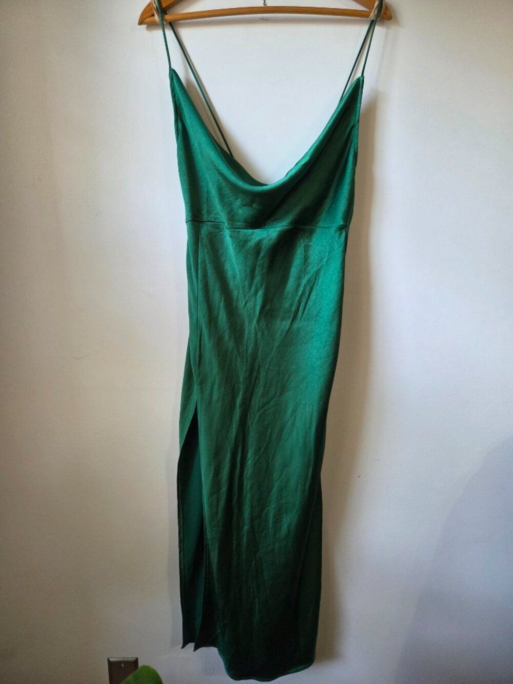 EUC WORN ONCE LIONESS EMERALD GREEN MAXI SLIT SIDE SEMI FORMAL/PROM DRESS SIZE M